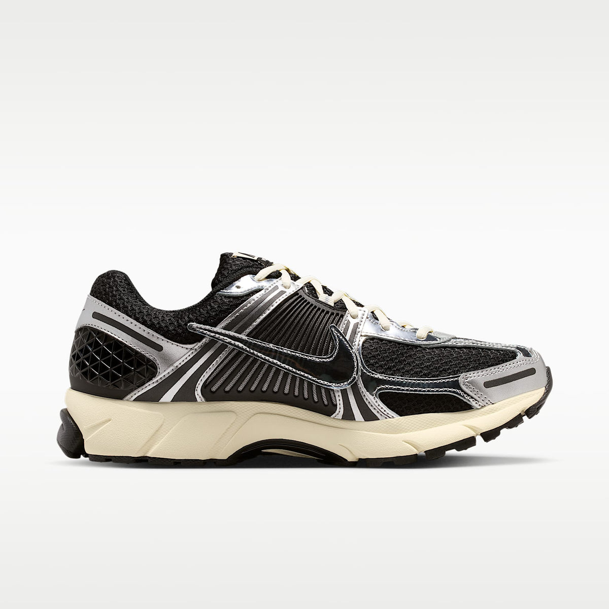 Nike Zoom Vomero 5 - Black/Metallic Silver/Coconut Milk/Chrome