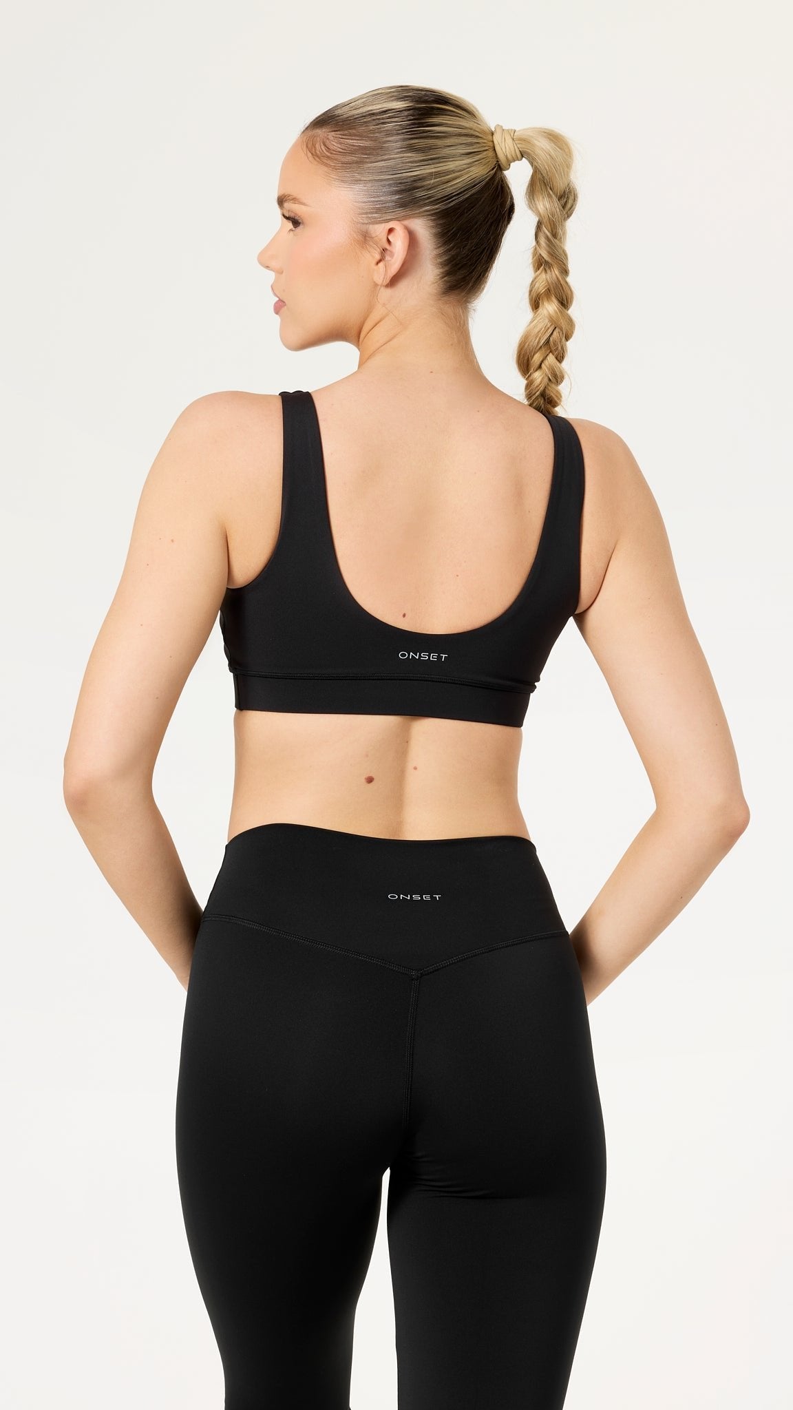Signature Stretch Performance Leggings