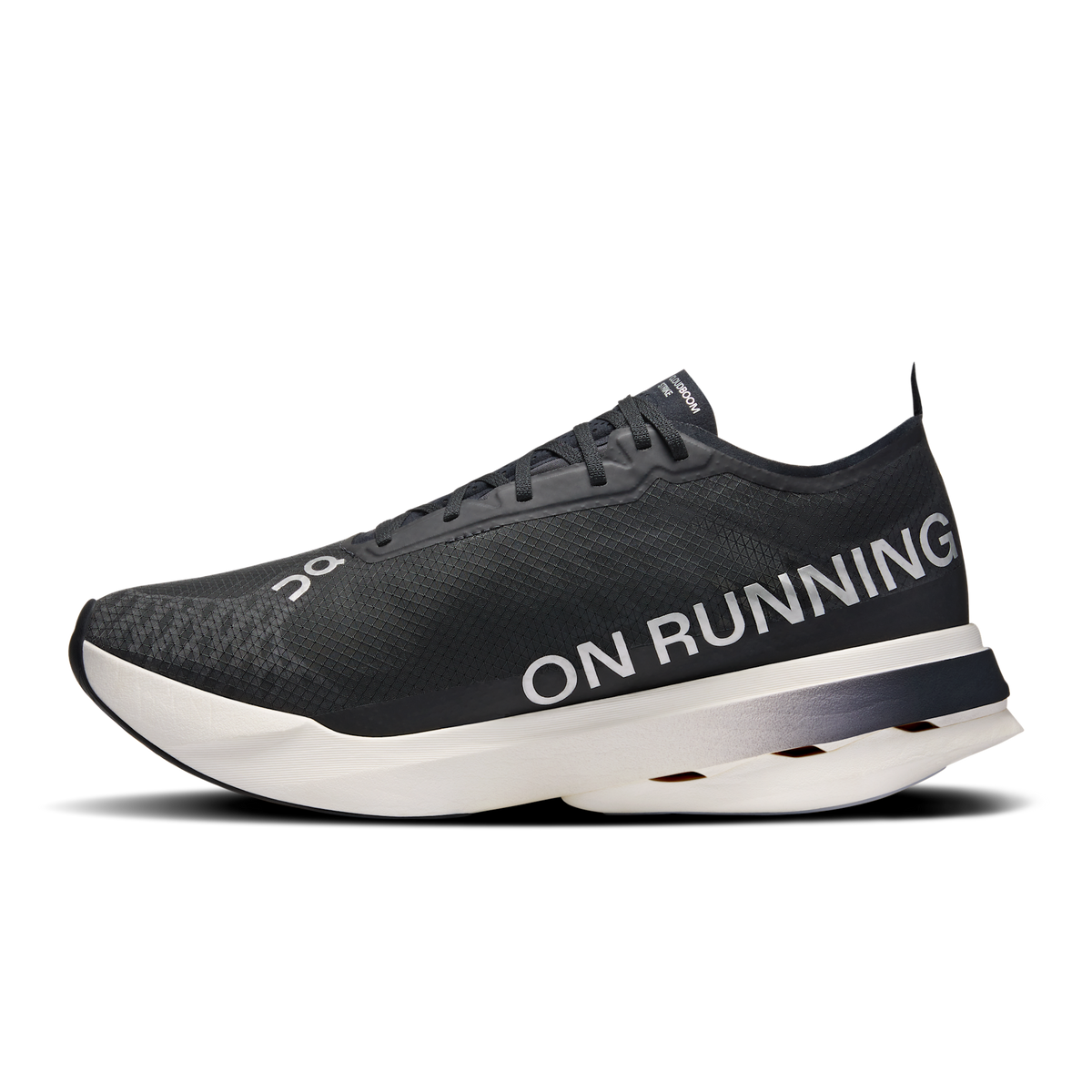 On Running Cloudboom Strike - Black / White