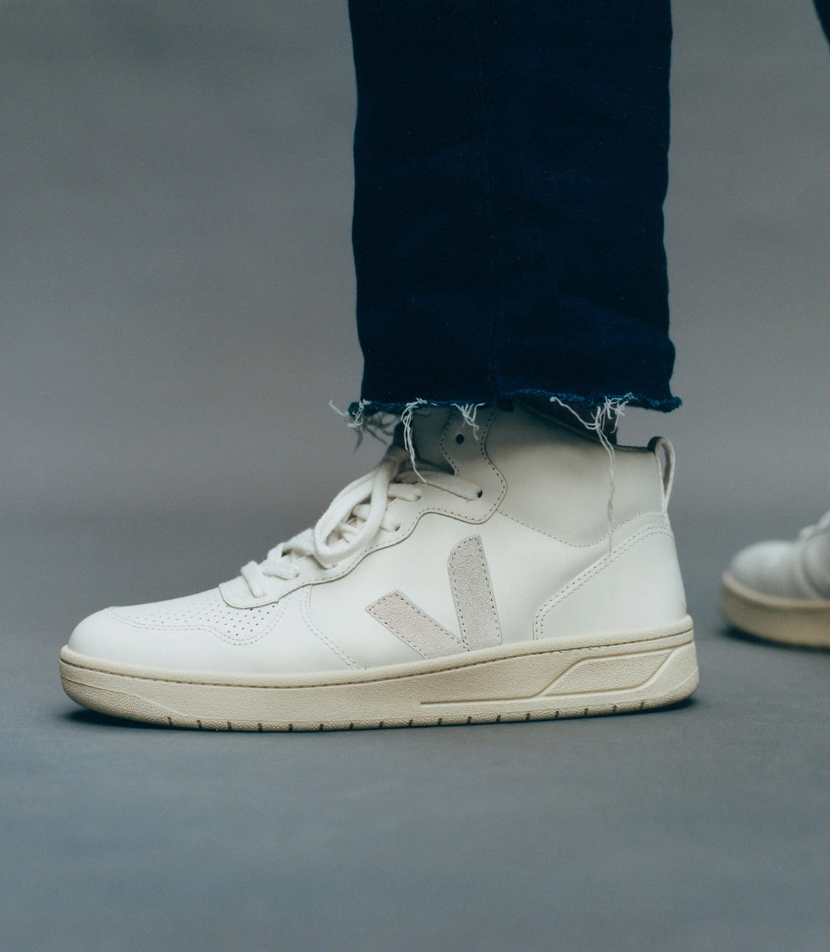 Veja V-15 High Top - White